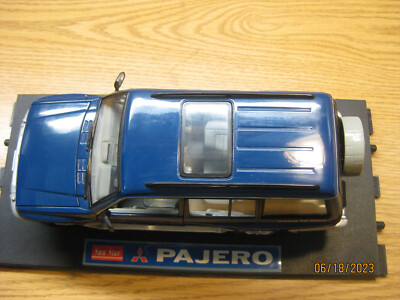 1/18 1998 MITSUBISHI PAJERO BY SUNSTAR IN DARK BLUE # 1210 (SELDOM
