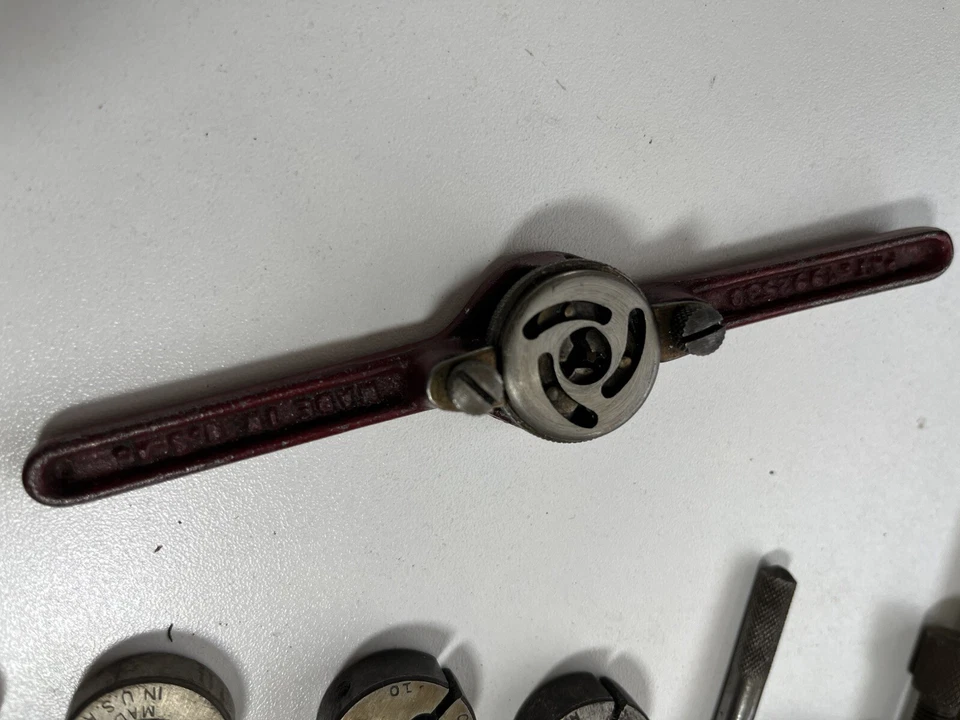 JUEGO DE GRIFOS Y TROQUELES REDONDOS GREENFIELD DE COLECCIÓN MÁS LLAVES DE GRIFO JODIES Foto 3 de 4