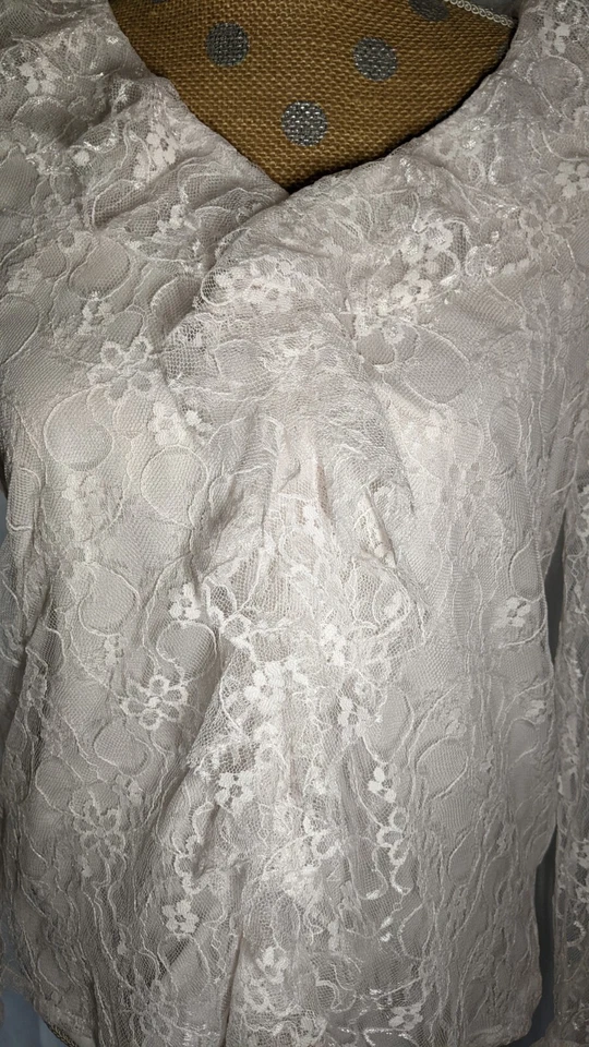 Blusa CLAUDIA RICHARD Encaje Forrada Transparente Talla Mediana Marfil Floral Volantes Acanalada Foto 4 de 4