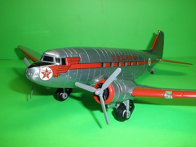 MINT BOX! WINGS OF TEXACO DOUGLAS DC-3C GOONEY BIRD AIRPLANE