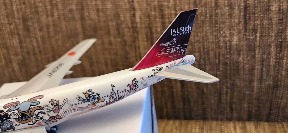 JAL DREAM EXPRESS Scale 1:400? Boeing 747-100 Japan Airlines JAL DREAM EXPRESS Scale 1:400? Boeing 747-100 Japan Airlines
