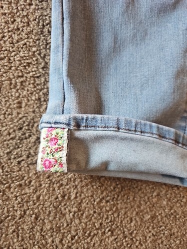 Matilda Jane Capris Size 6 Light Blue Denim roses salvage - Picture 2 of 11