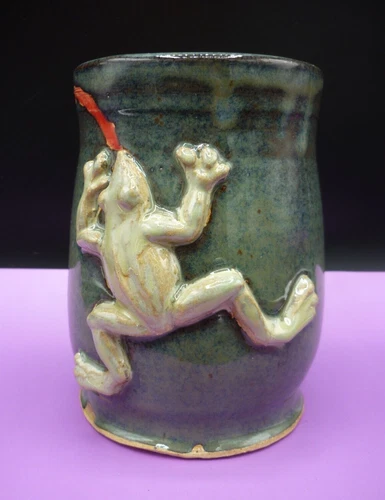 Frog 3D Studio Art Pottery Signed Large Mug - "He Caught The Fly" - FUN