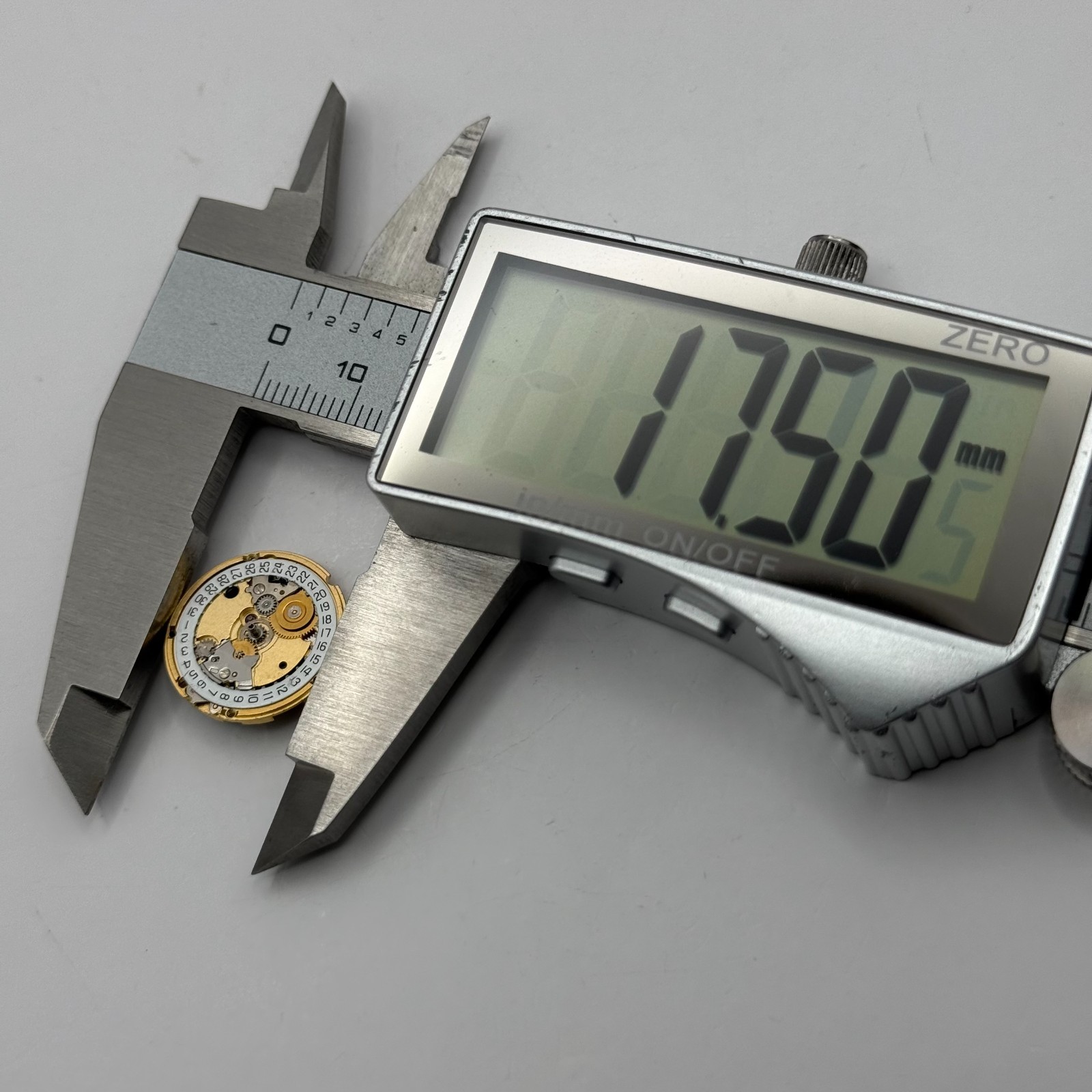 ETA 956.112 Watch Movement Quartz Gucci 7 Jewels Swiss Parts Repair 17.5mm thumbnail 3