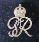 Authentic King's Own Norfolk Yeomanry 1937-52 George VI cap badge w/solid mounts — photo 3