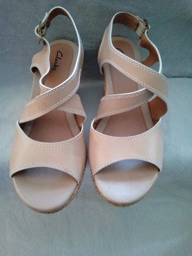 Clarks Women 8.5 M Tan Leather Wedge Heel Peep Toe Sandal 26069307 - Picture 3 of 14