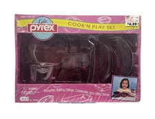 VTG Kids Pyrex Cook’n Play Set 1999 CDI Cranberry Visions Cookware Toy SEALED