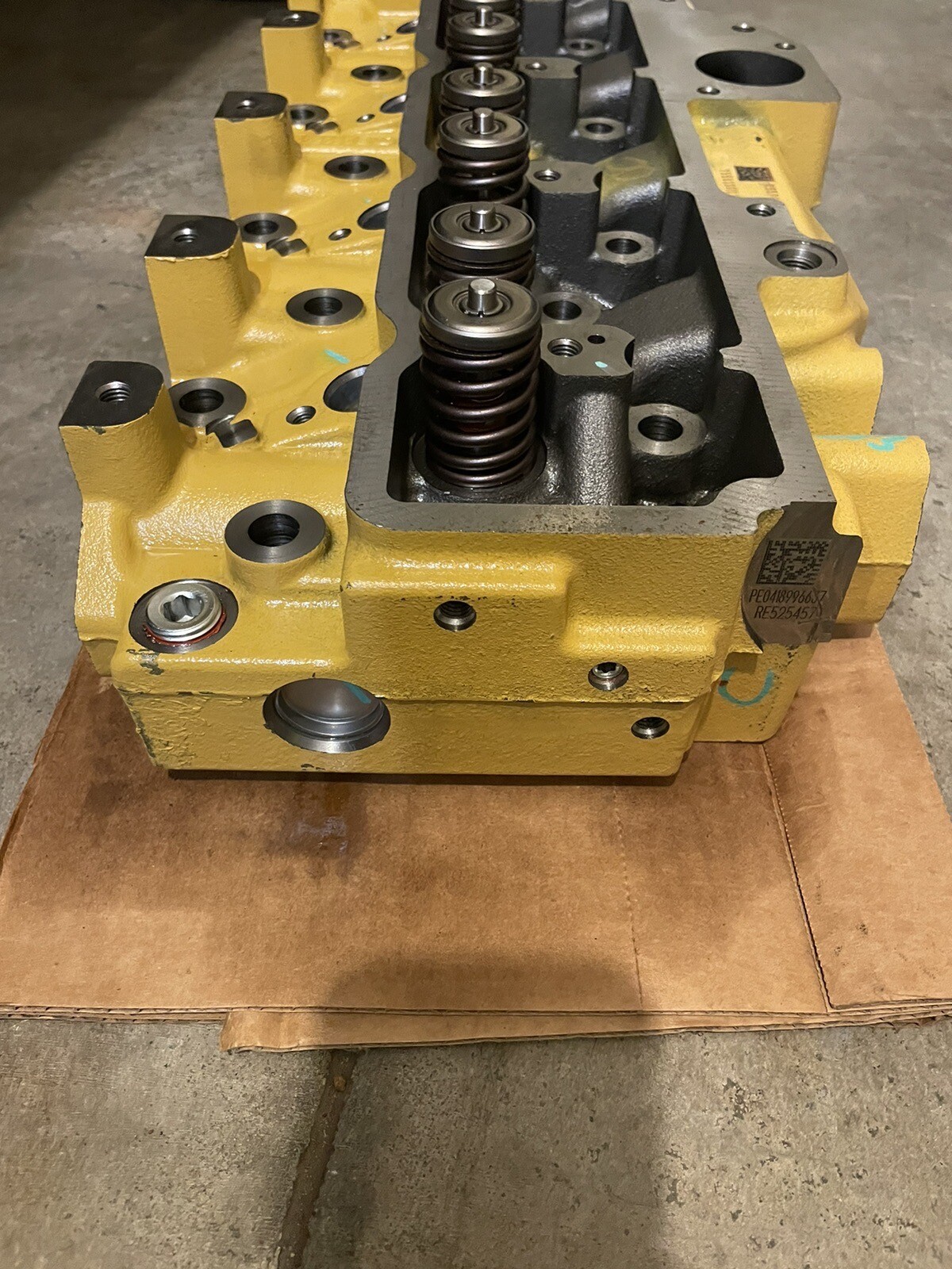 John Deere RE525457 - 4CYL 2V CYLINDER HEAD, R559065E NEW | eBay