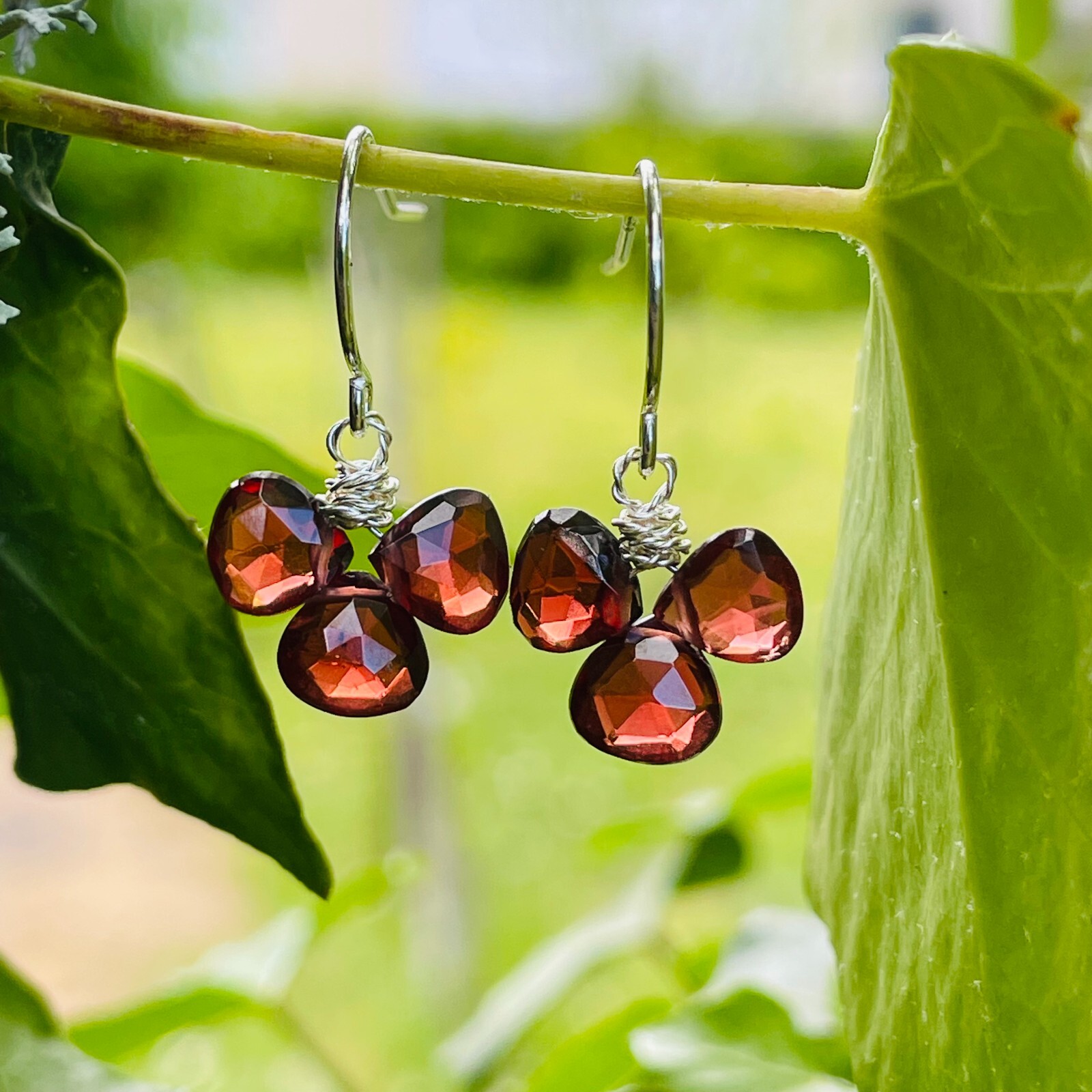 Boucles d'oreilles argent anti-allergie en grenat véritable pour oreilles sensibles