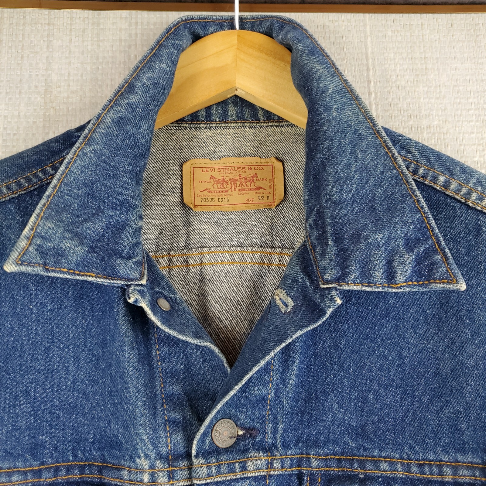 VTG LEVIS Size 42 Regular Medium Made in USA Mens Blue Denim Trucker Jacket image 4