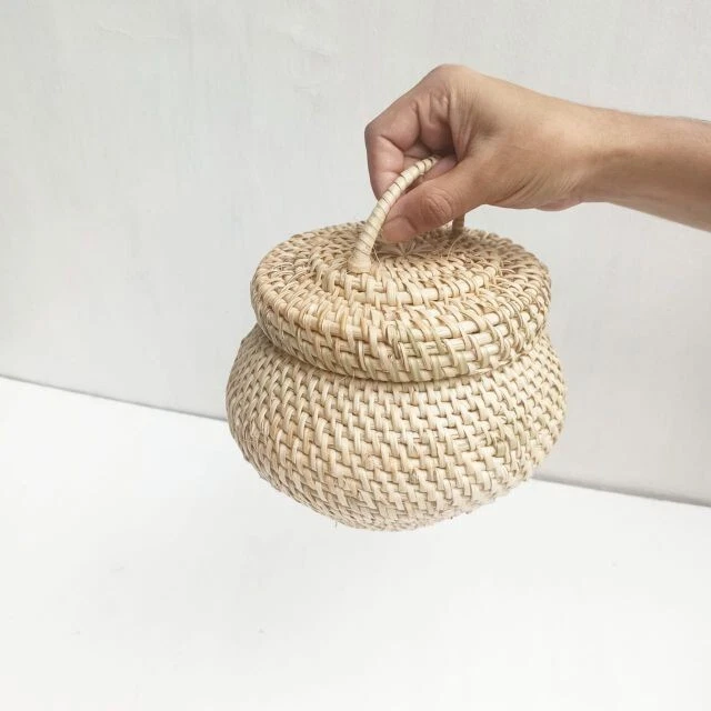 Joyero de caña Kuraniya 100 % ecológico hecho a mano de Sri Lanka Foto 3 de 3