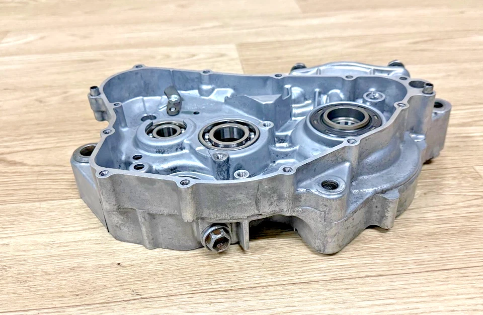 Honda CR250R 2002 cárter del motor derecho bloque parte inferior 04921-KZ3-L20 Foto 4 de 4