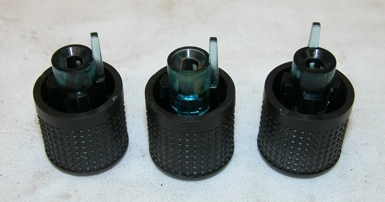 99-00 Oldsmobile Alero Conjunto de perillas de unidad de control de clima de aire acondicionado de calor montado en el tablero Foto 2 de 3