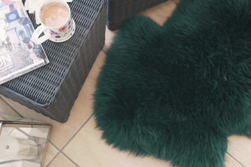 Genuine Fluffy Sheepskin Rug Throw Pet Bed Bench Pad Green Emerald Green 85cm - Picture 2 of 3