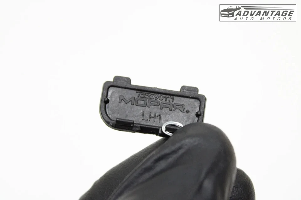 Jeep Renegade 2015-2023 delantero izquierdo lado del conductor panel de puerta reposabrazos tapa enchufe OEM Foto 4 de 4