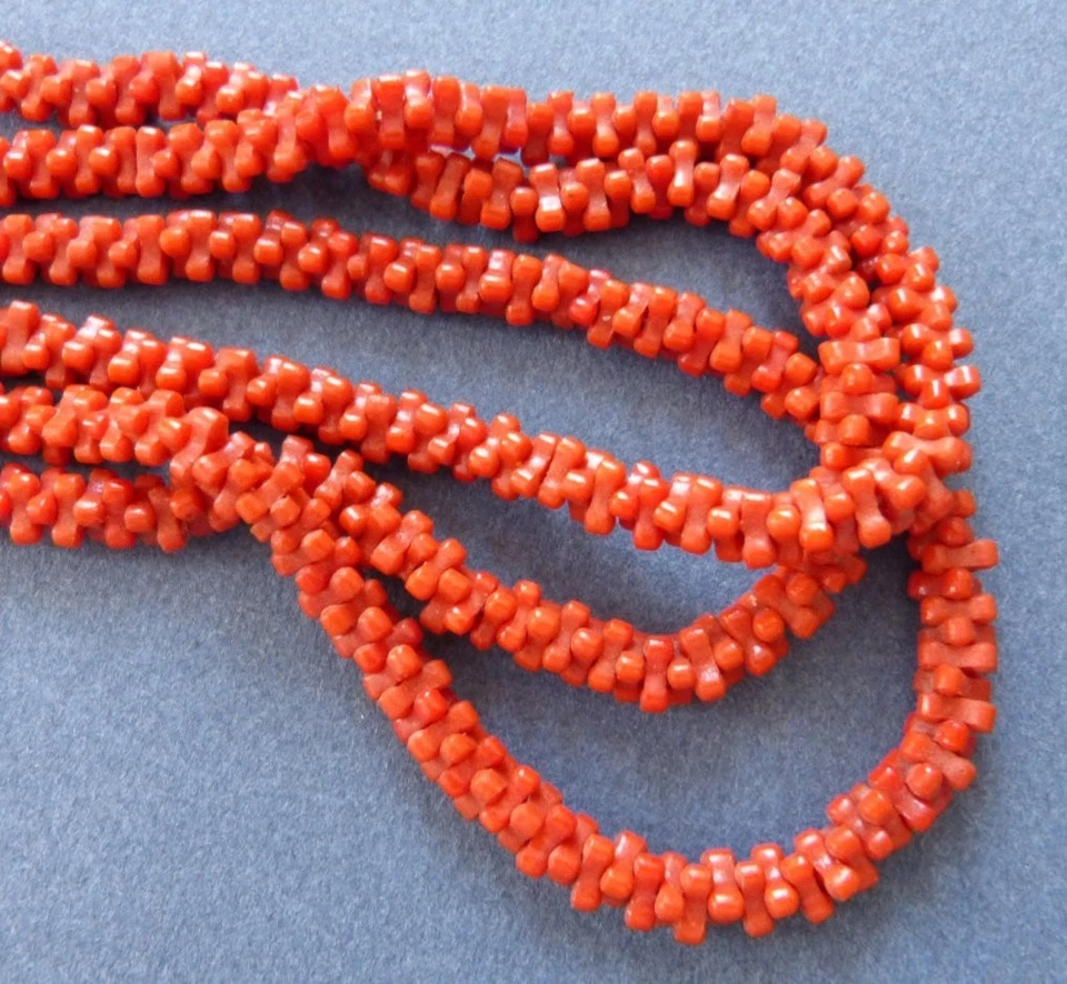 Collier ancien à 3 rangs de perles imitation corail vers 1910 - Photo 4/4