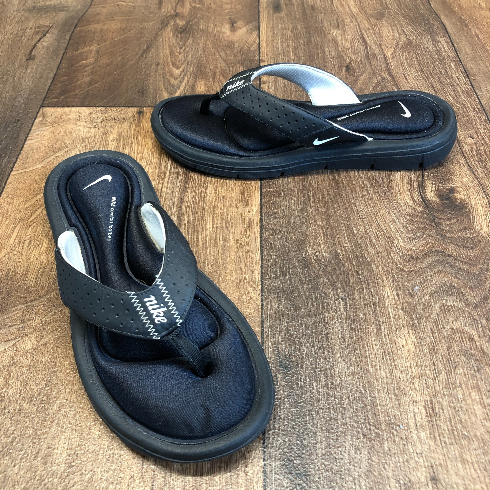 Nike Women’s Flip Flop Thong Comfort Footbed Size 6 Black White 354925-011 EUC!