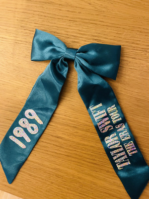 Taylor Swift Eras Tour Haarschleife ''1989'' - Farbe türkis