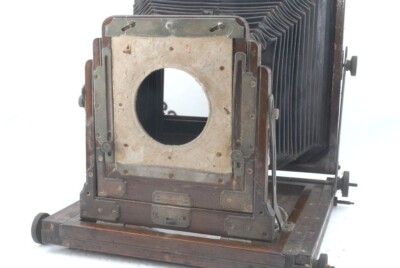 Chambre Photographique Ancienne En Bois R.Konishi – Format 4 3/4 X 6 1/2, Avec Supports, état D'origine