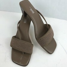 The SAK sandal, kitten heel thong toe US 8