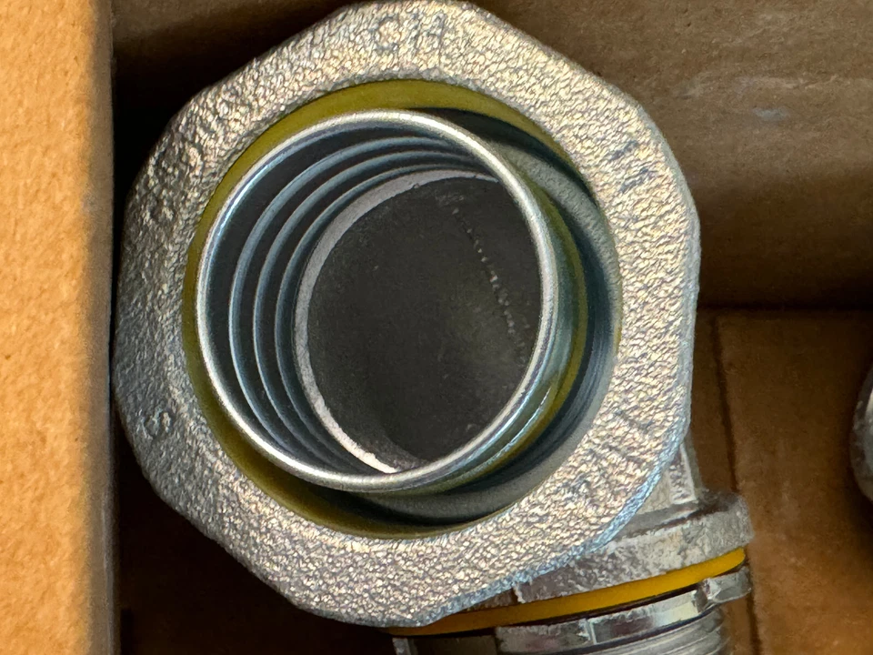 Eaton LT12590 Liquidador hermético al líquido 1-1/4” 90° conector macho sin aislamiento Foto 2 de 4