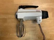 Vintage Sunbeam Deluxe Mixmaster 12 Speed 2 Beaters Hand Mixer B