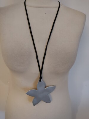 sch-ne-lange-kette-blume-als-platte-mit-schwarzem-band-neu-ebay-de