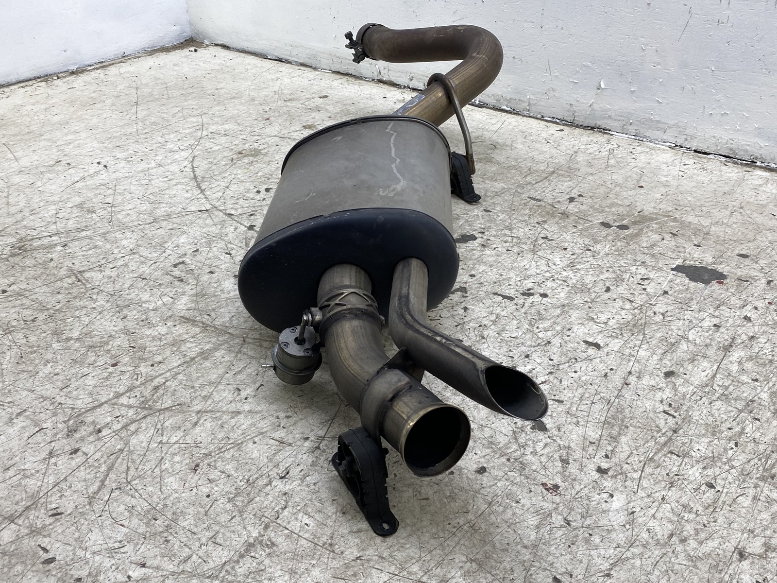 2010-2020 BENTLEY MULSANNE OEM REAR RIGHT EXHAUST MUFFLER SILENCER PIPE TUBE