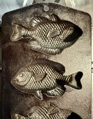 Lodge 5PP2 Cast Iron Perch Fish Shaped Cornbread Muffin Mold Pan Pre-2005 - Picture 7 of 12