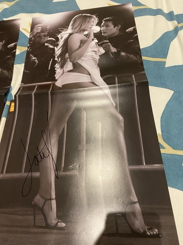Tate McRae Signed - So Close To What Exclusive Vinyl LP + Signed Poster - Picture 7 of 11