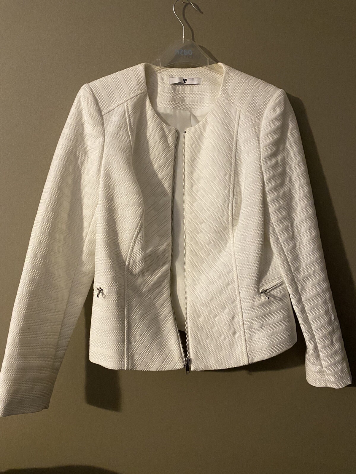 Lovely cream formal jacket. Shorter Length. Perfect for an occasion eBay