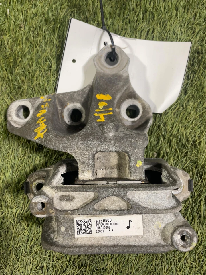 ✅ 2023 GMC ACADIA TRANSMISSION MOUNT PN:84759500 OEM - Image 2 of 4