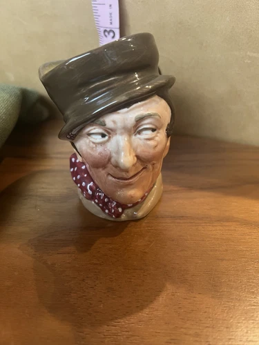 Vintage Royal Doulton Sam Weller Toby Mug Jug Creamer Pitcher England Pickwick