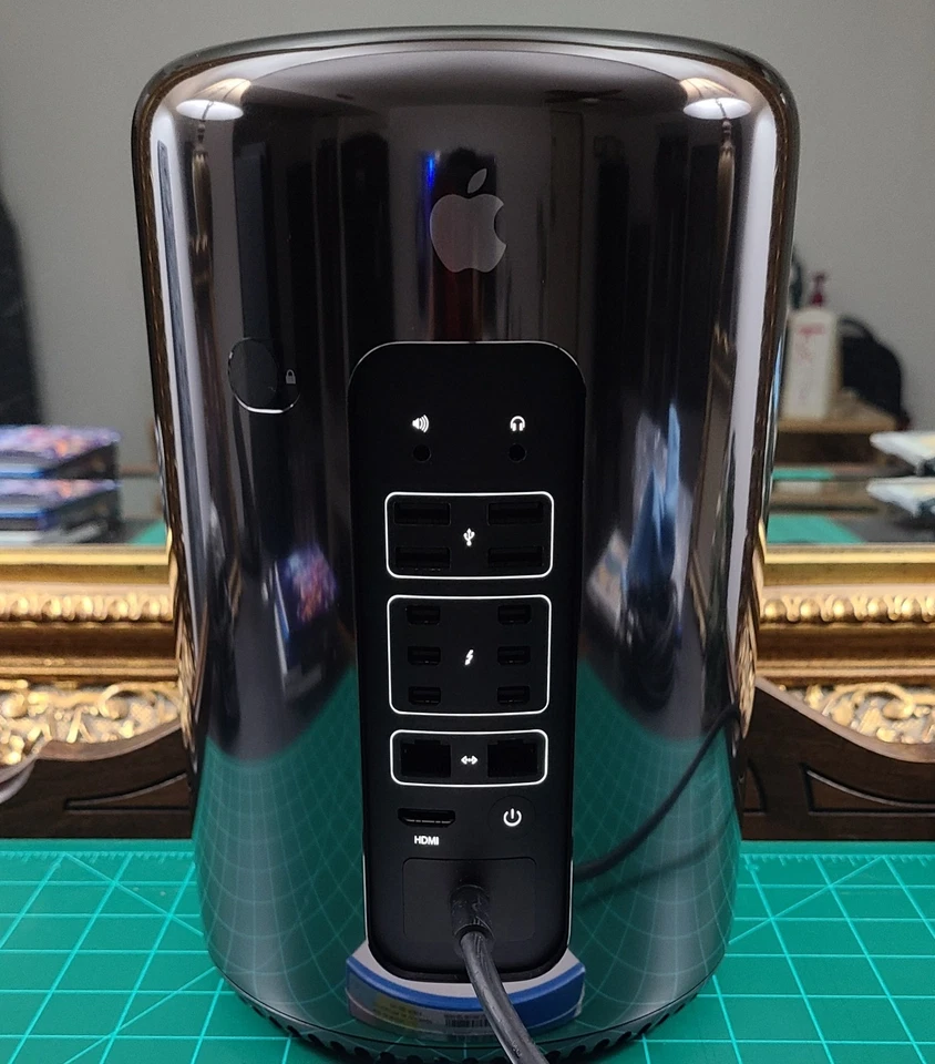 Grade A Apple Mac Pro Sequoia 1TB PCIe 64GB RAM 6-Core Xeon E5 3.5GHz D700 12GB - Image 3 of 4