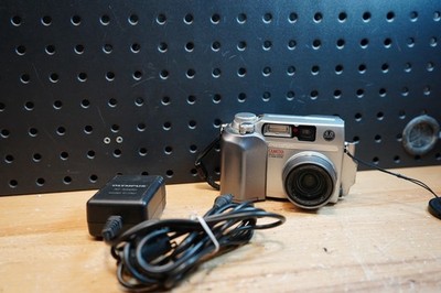 (F) Olympus Camedia C-4000 Zoom 4.0MP Digital Camera Silver w/ AC Adapter