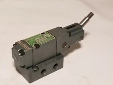 SMC Pneumatics directional air valve NVSH4214-000