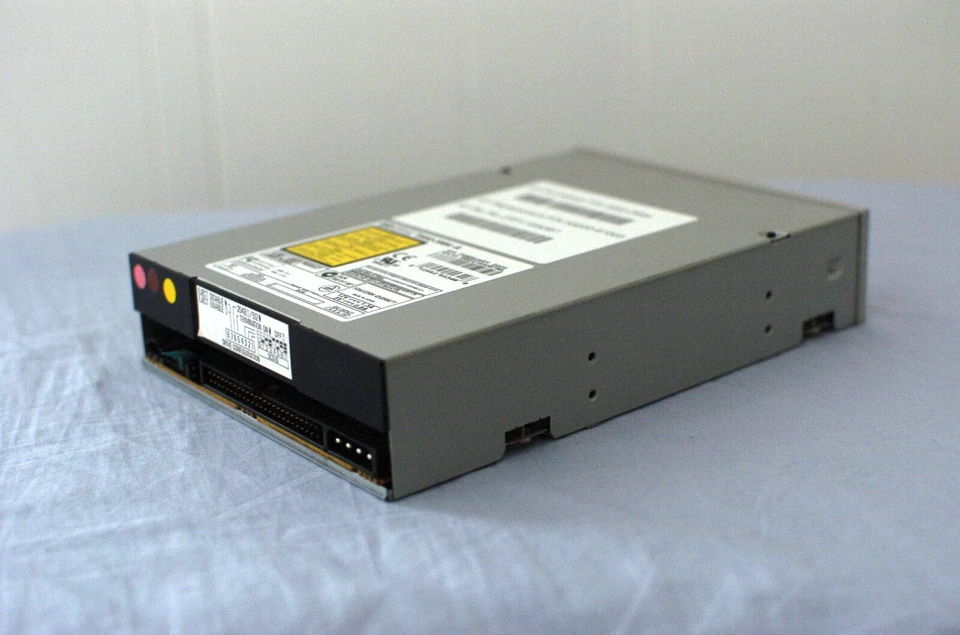 HP 0950-3984-A Pioneer DVD-305S SCSI-2 Slot-Load 10X DVD-ROM Drive - Image 2 of 4