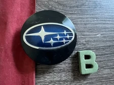 #B 1) 15-20 Subaru Forester Impreza Crosstrek Black & Blue Center Cap 28821VA011