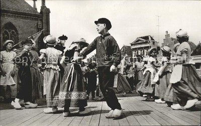 Schagen Netherlands Jong leerd oud daen dance