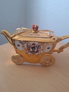 queen elizabeth coronation 1953 gold royal coach teapot