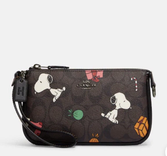 Coach x Peanuts Nolita 19 ignature Canvas Snoopy Presents