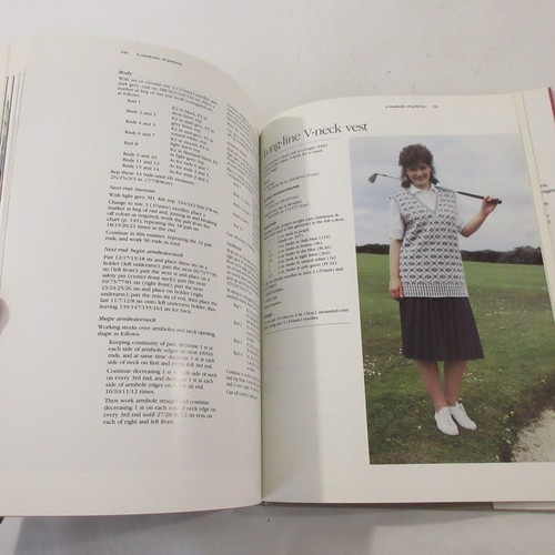 Alice Starmore Book of Fair Isle Knitting Patterns Scotland Wool Sweater Gifts - Picture 8 of 14