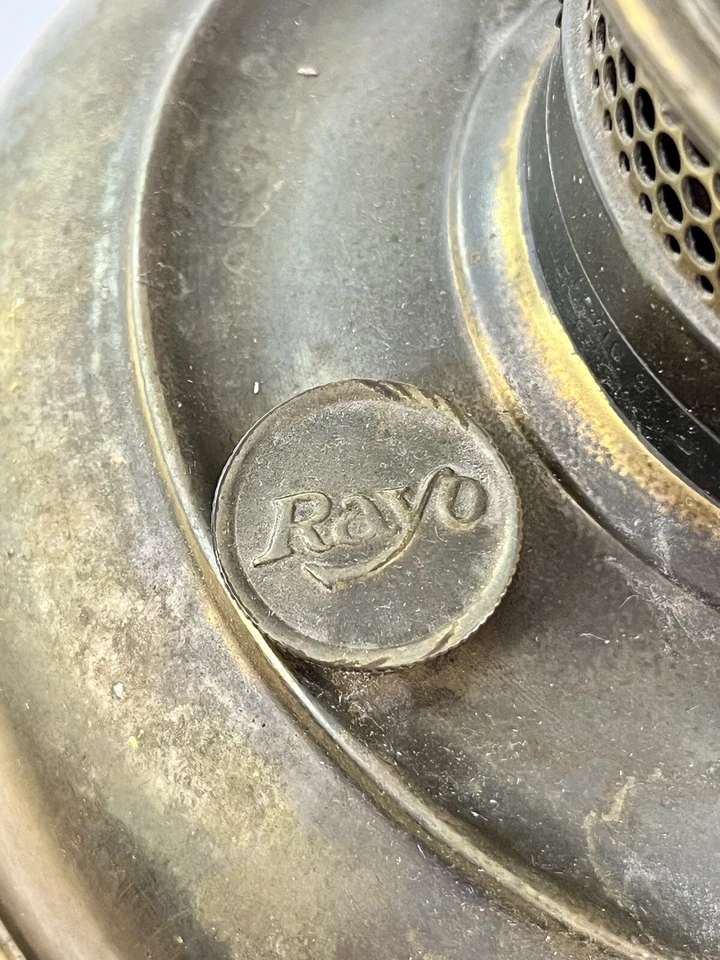 Antigua lámpara de aceite de pedestal de latón RAYO 1904 convertida en lámpara eléctrica - funcionando Foto 3 de 4