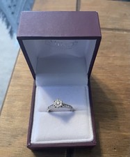 9ct WHITE GOLD DIAMOND CLUSTER RING SIZE K LOVELY SETTING  