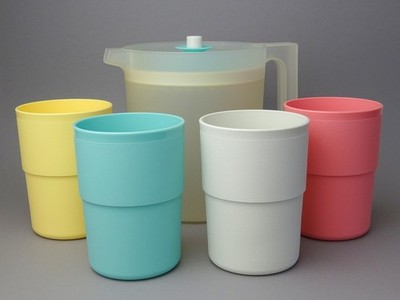 Tupperware Kanne mit 4 Bechern bunt Vintage - NEU