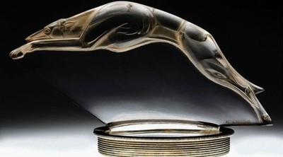Dieses einzigartige Windhund-AutoMaskottchen ist im Werkverzeichnis von Lalique enthalten