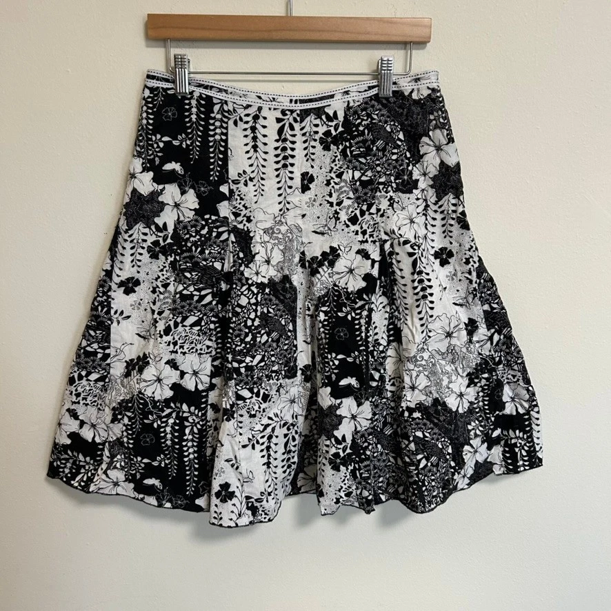 Lapis Black/White A Line Flare Skirt Sz M EUC Linen Cotton Blend Flower
Opens in a new window or tab
