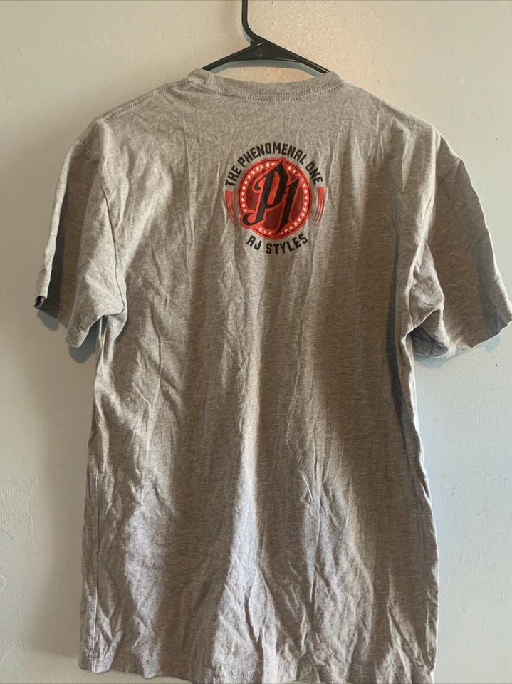 Camiseta Auténtica AJ Styles P1 THE ONE WHO THAT GET IT DONE WWE Talla M Mediana Foto 4 de 4