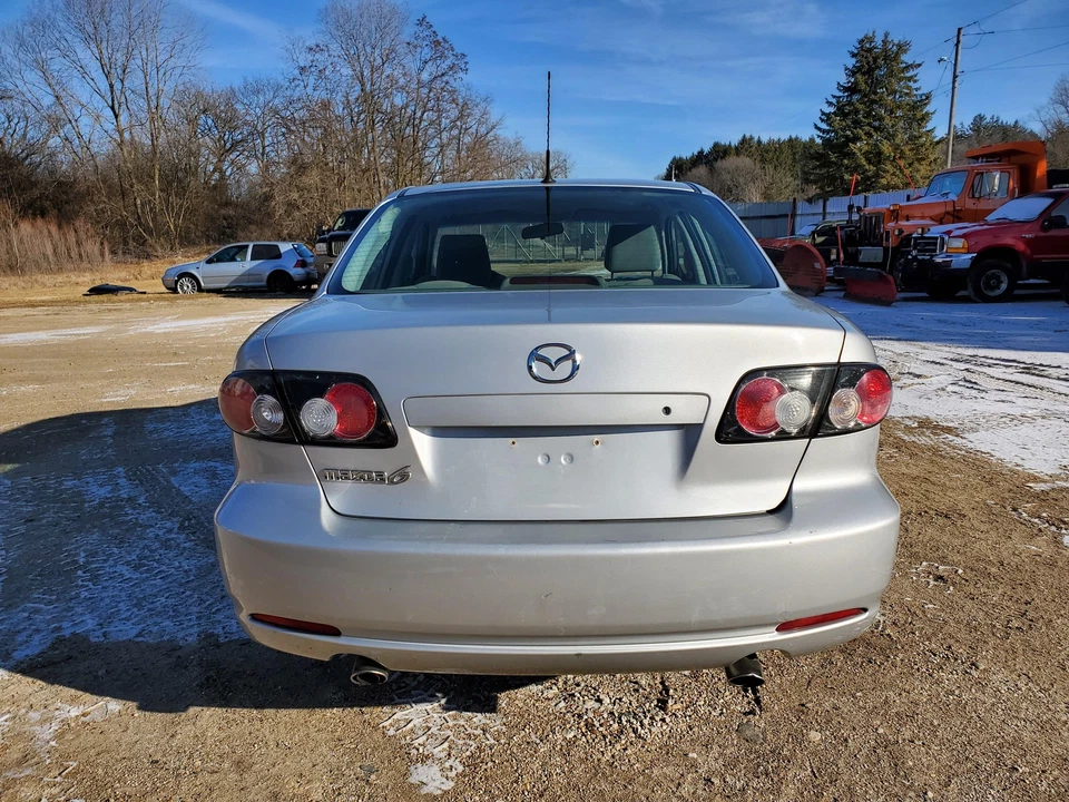 Tapa maletero (plateado metálico) (sedán) (sin alerón) 2003-2008 Mazda 6 Foto 3 de 4