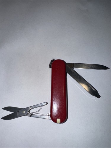 Victorinox Classic SD Swiss Army Knife 58mm Used Toothpick Tweezers Key Ring - Picture 4 of 9